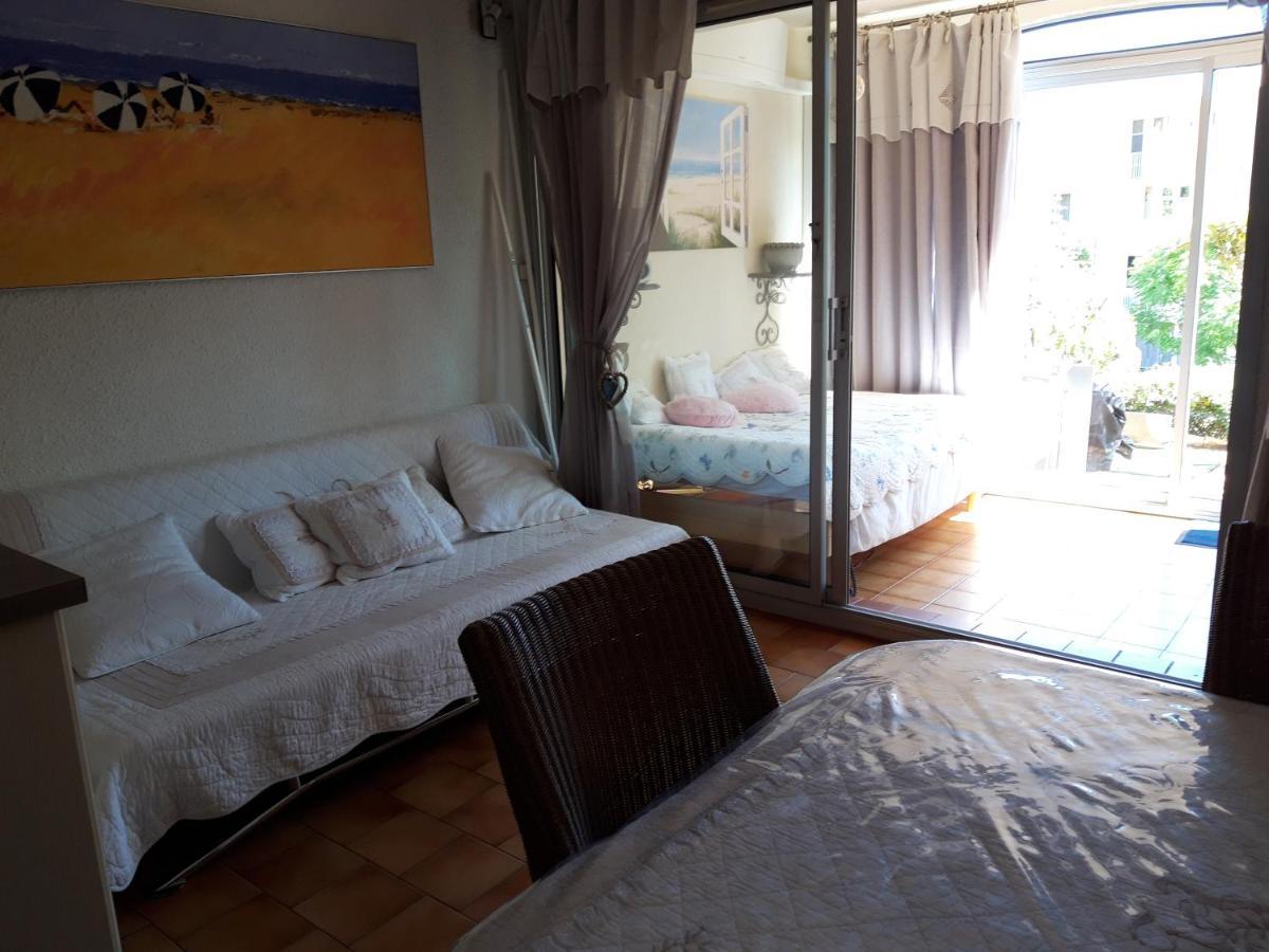 T2, Jardin, Veranda Chambre, Climatisation, Parking Privatif, Proche A Pied Centre, Plage, Gare, Pour 3 Adultes Ou 2 Adultes Avec 2 Enfants Бандол Екстериор снимка