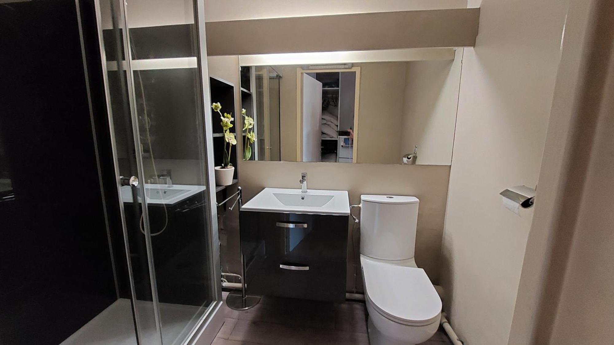 T2, Jardin, Veranda Chambre, Climatisation, Parking Privatif, Proche A Pied Centre, Plage, Gare, Pour 3 Adultes Ou 2 Adultes Avec 2 Enfants Бандол Екстериор снимка